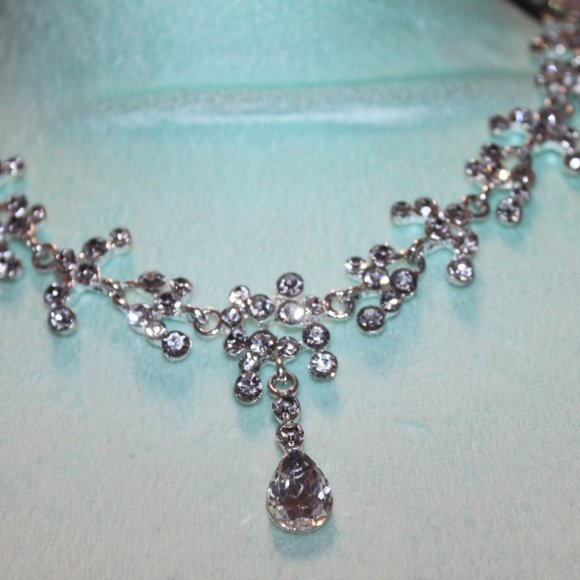 Nwt: Silver tone Teardrop, Clear Crystal Necklace - Picture 2 of 2